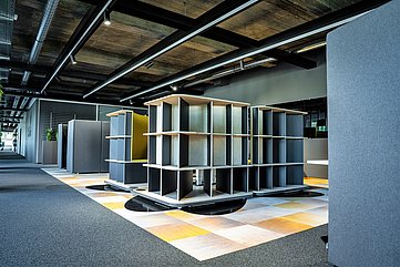 The office becomes a quick change act: Hettich's "RoomSpin" creates adaptable, multifunctional spaces that can be turned around to permit all sorts of room constellations. Photo: Hettich