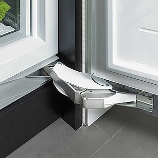 For large refrigerator doors weighing up to 110kg: Hinge K05
