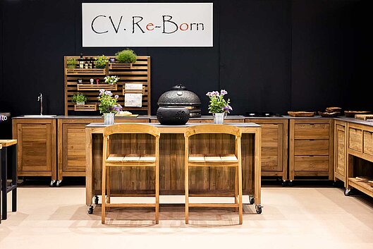 Grazie al design accuratamente studiato, gli spazi interni ed esterni si fondono in un unico ambiente.